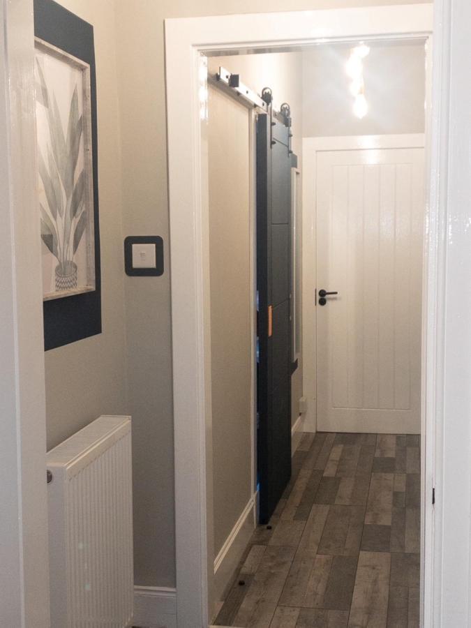 Stunning On Perth Rd-mins From Centre Apartment