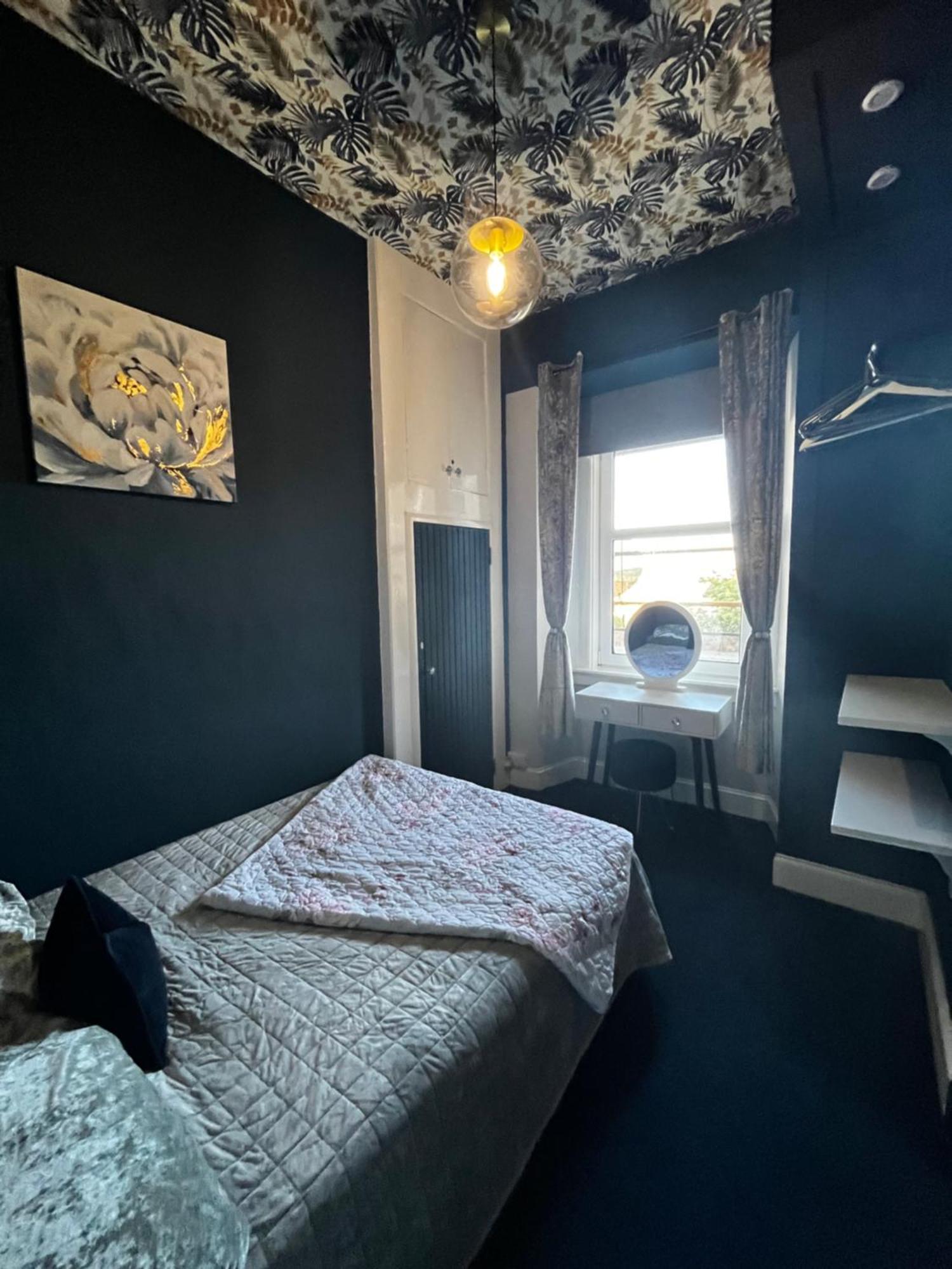 Apartment Stunning On Perth Rd-mins From Centre