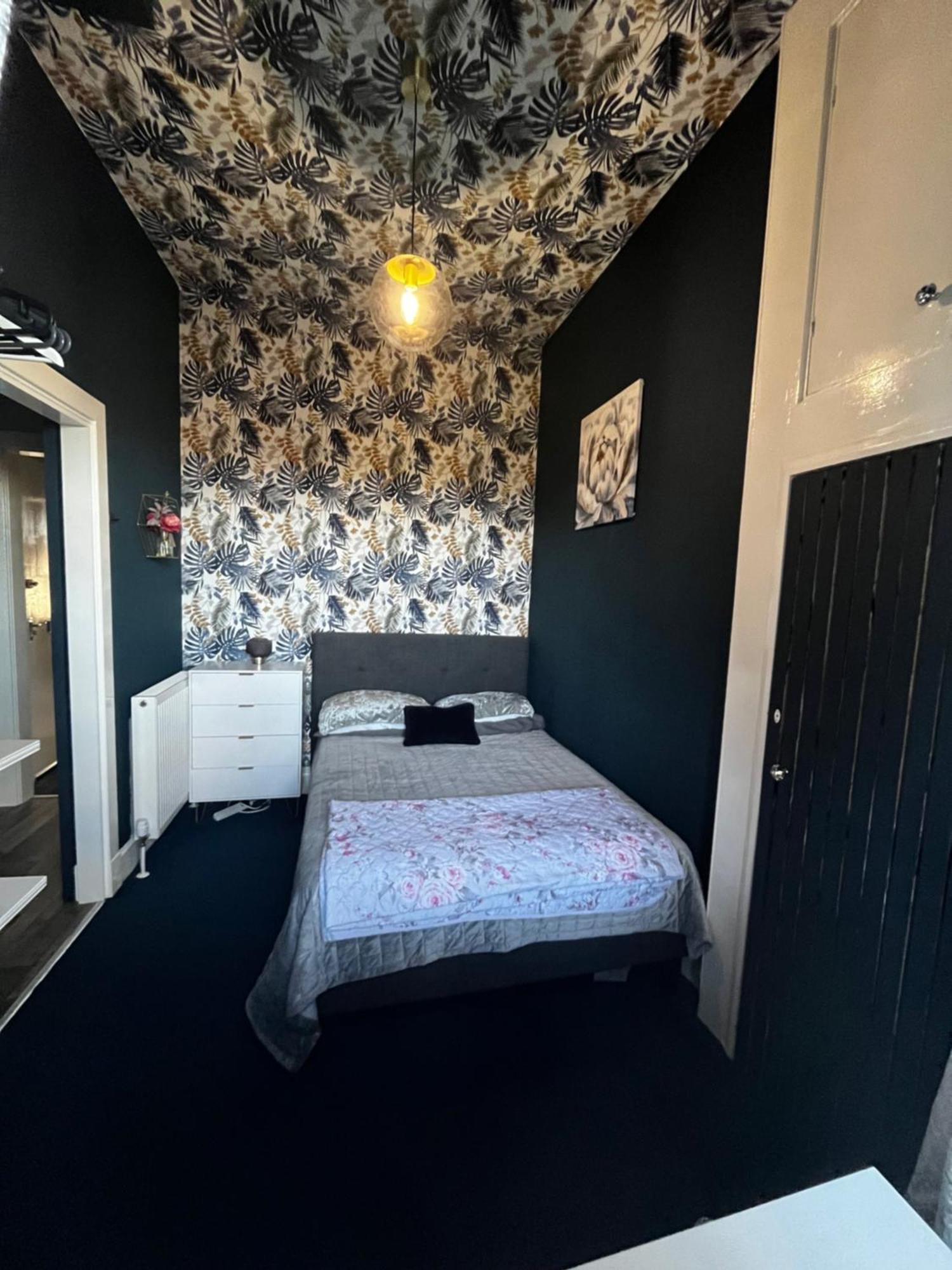 Apartment Stunning On Perth Rd-mins From Centre *
